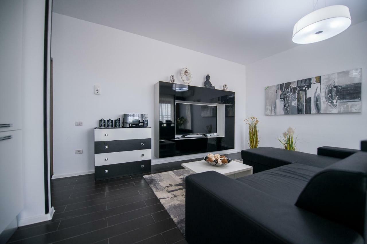 Apartel Black & White Năvodari Extérieur photo